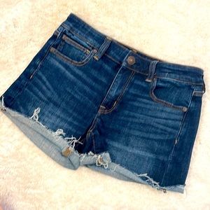 AE Sz6 Cuffed a dark Wash Jean Shorts